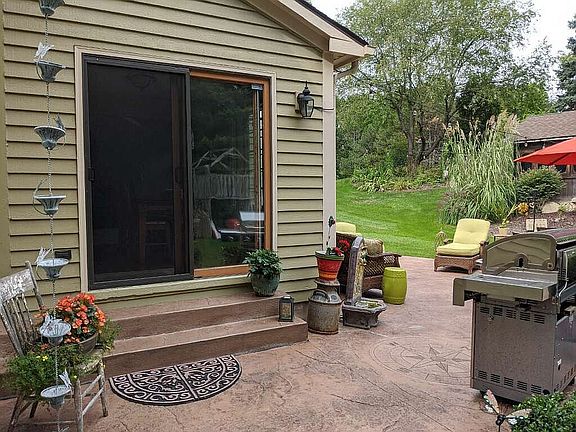 5th image of 10570 Hickory Knoll Ct