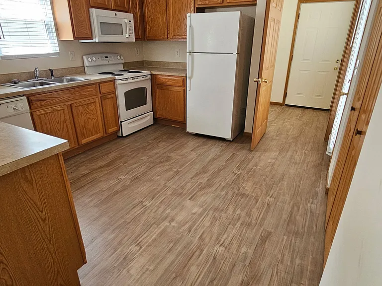 3832 Nottingham Ln — Photo 3