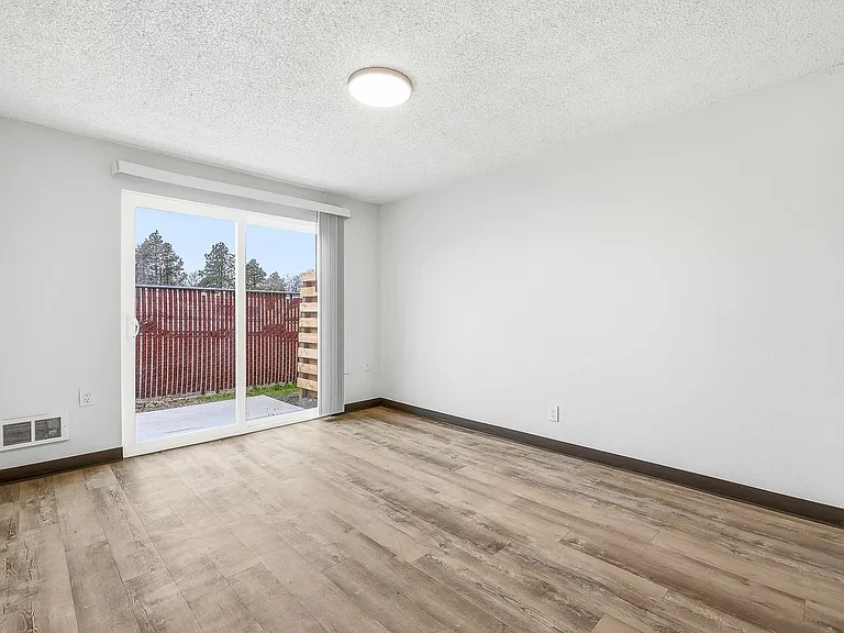 1 Month Free Rent Move In Special! Under New Management! — Photo 12