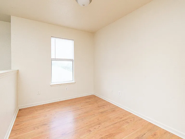 405 Deloris Dr — Photo 16
