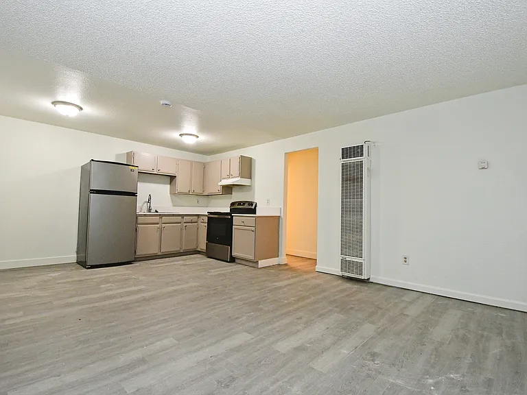 1138 E St — Photo 3