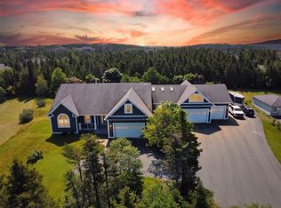 15 Shelburne St, Paradise, NL A1L0N7
