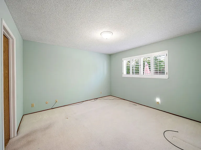 1911 Chateau Ct — Photo 10