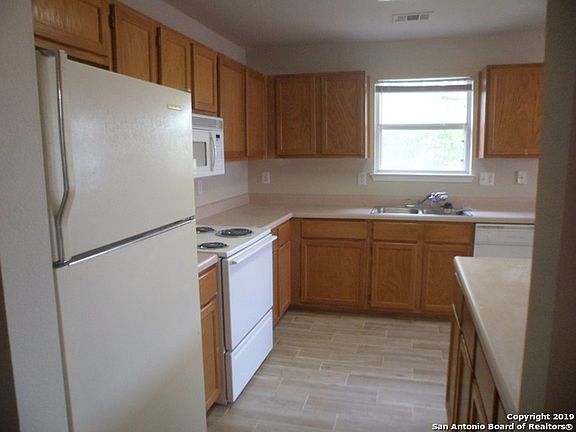 5th image of 7041 Lynn Lake Dr