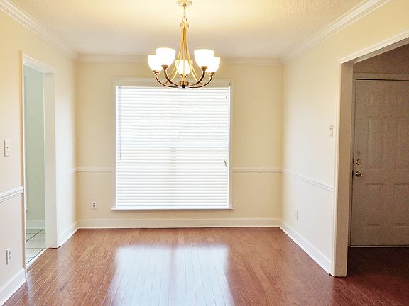 4th image of 225 Highland Oaks Drive