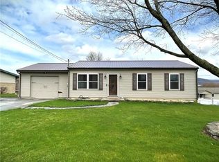 62 Hemlock Dr, Latrobe, PA 15650