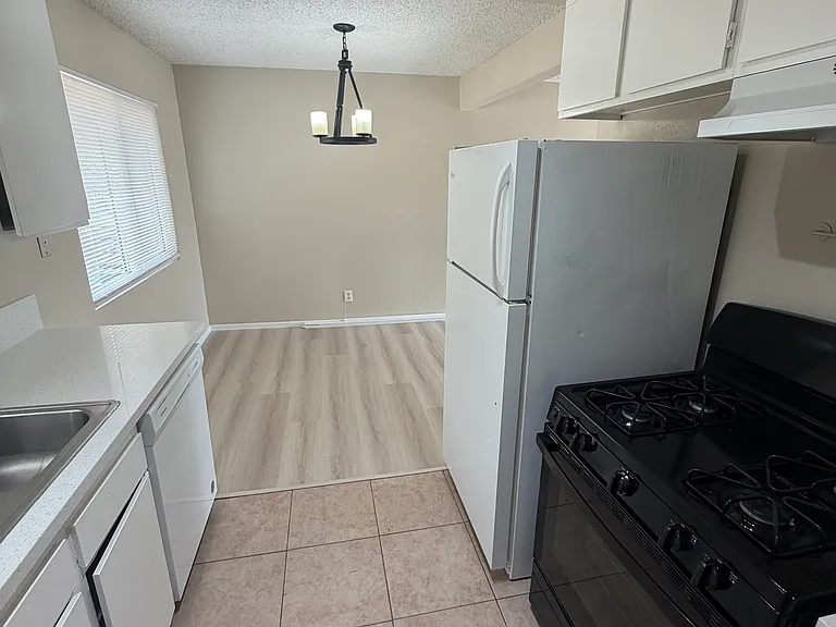 1602 E Fairfield Ct #4 — Photo 8