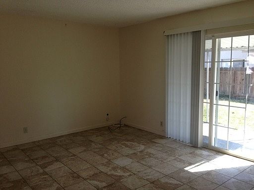 4th image of 306 N Santa Ana St