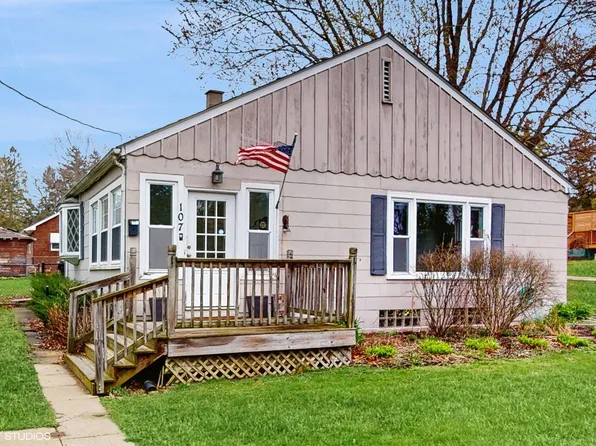 107 Millard Ave, Fox River Grove, IL 60021