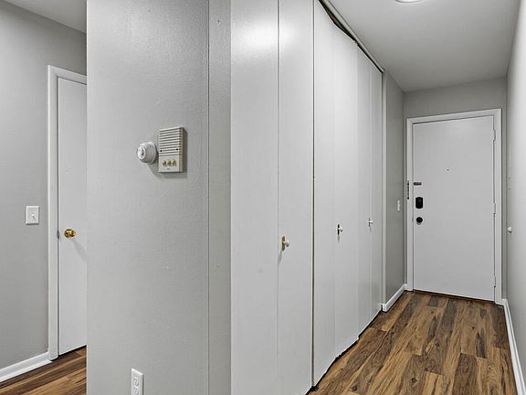 3rd image of 4934 Whitcomb Dr APT 8