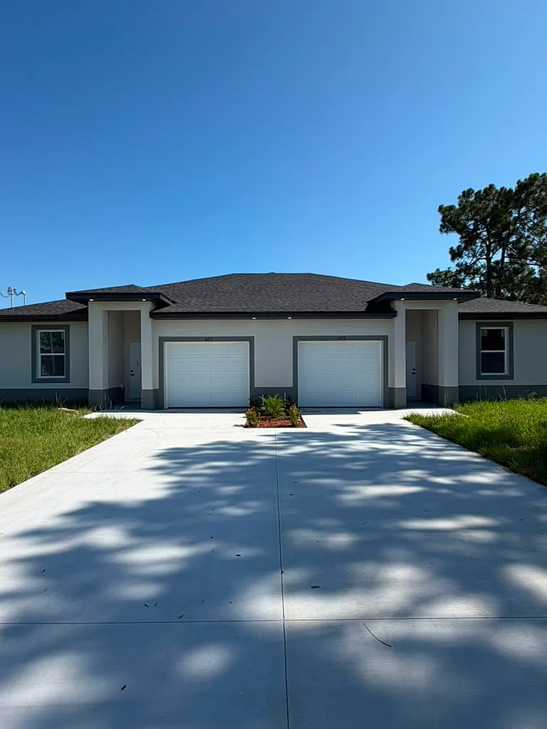 3 bed, 1600 sqft, $1,900 — Photo 1