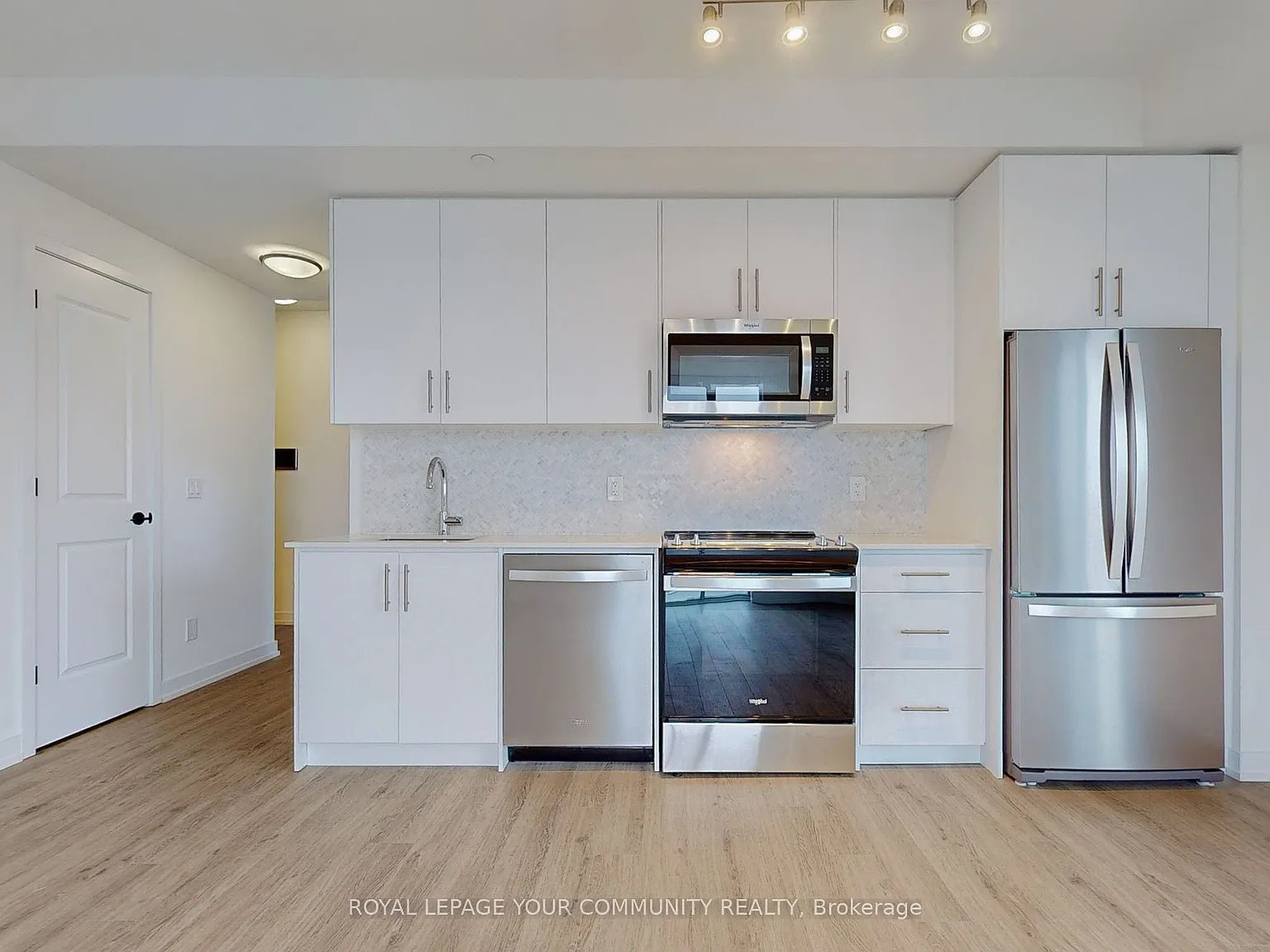 Oakvillage — Photo 4
