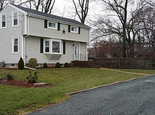 11 Wamsetta Ave, Riverside, RI 02915