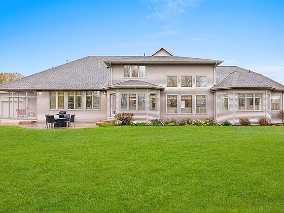 2nd image of 230 Oak Brook Dr