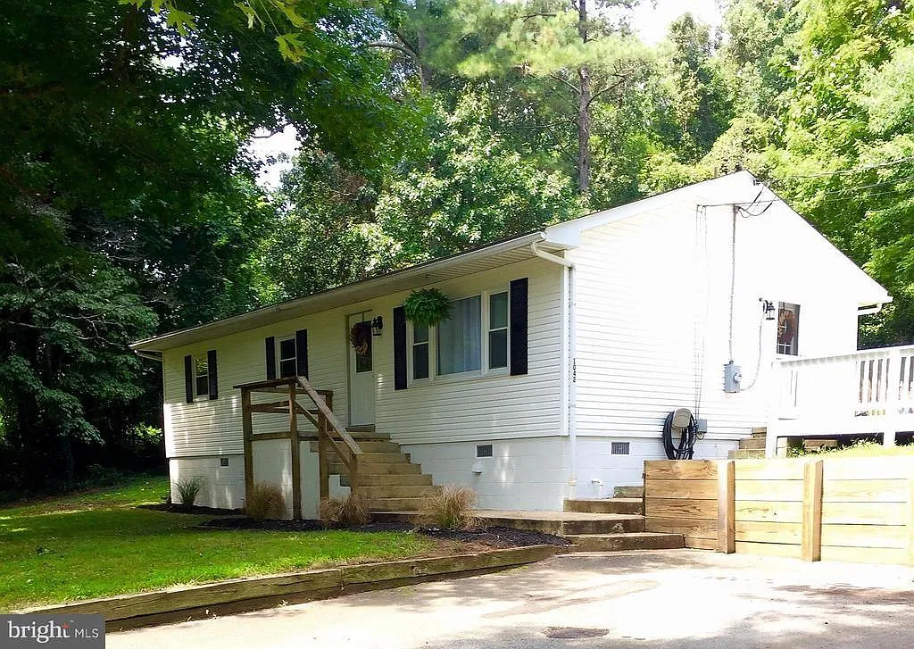 1042 Floral Ct — Photo 1