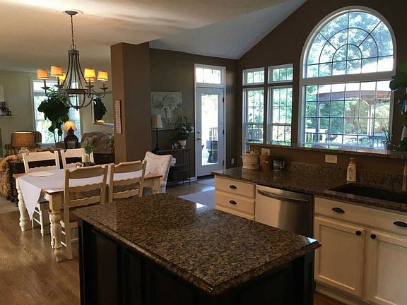3rd image of 4207 Silver Streak Dr