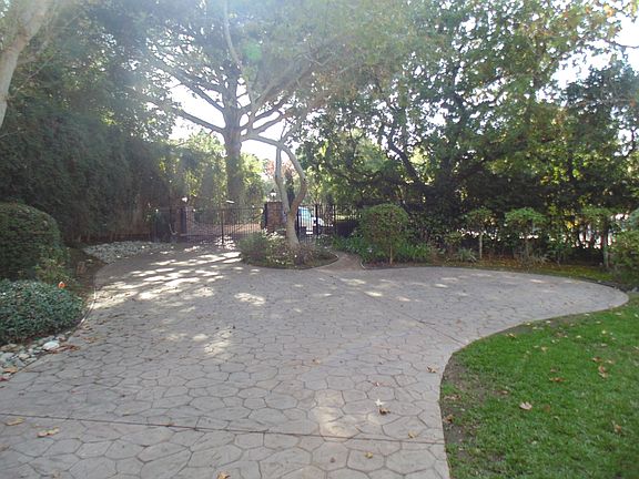 2nd image of 3752 Chevy Chase Dr