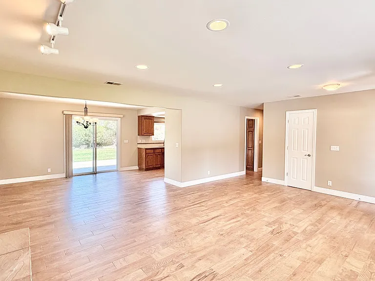 1537 McDonald Rd — Photo 5