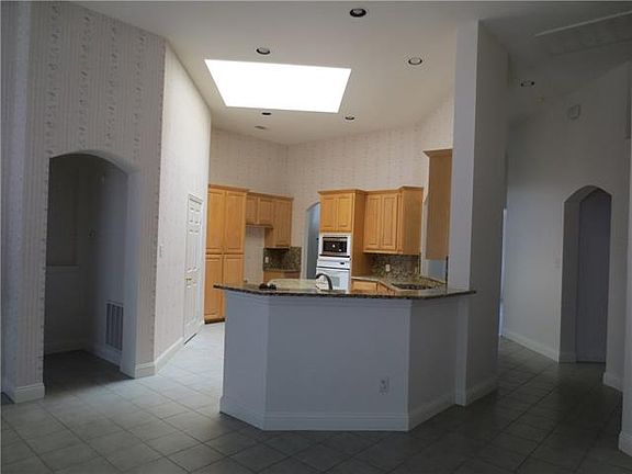 4th image of 1423 Gardenia St