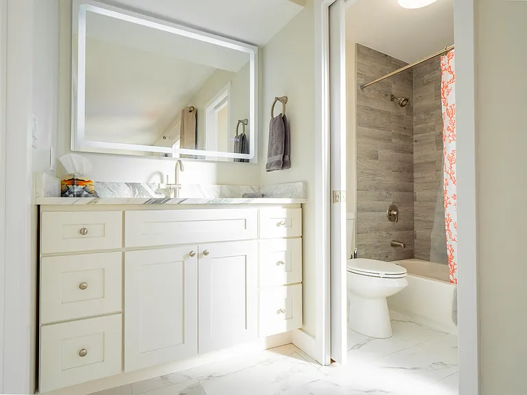 ensuite bath #2.