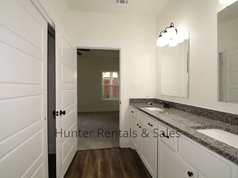1956 Royal Loop — Photo 17