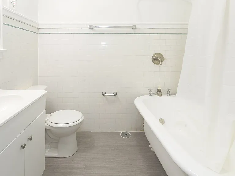 5700 S. Blackstone Avenue — Photo 22