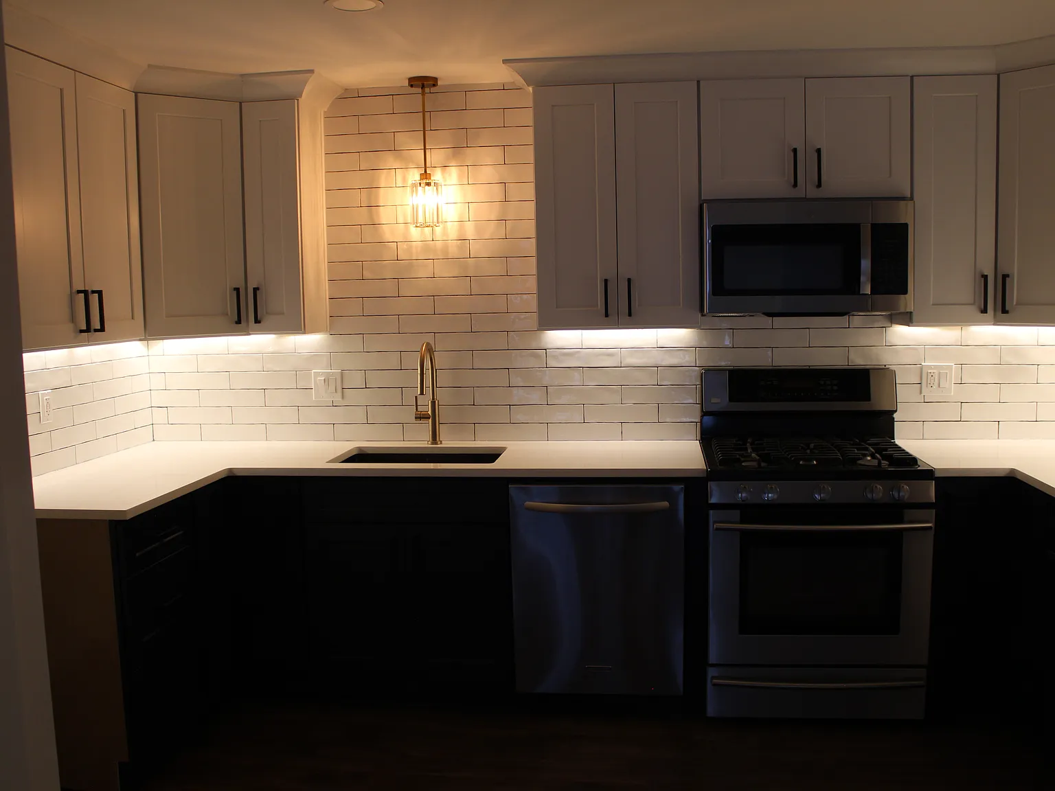 1 bed, 850 sqft, $2,000 — Photo 1