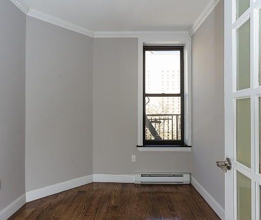 5th image of 438 W 52nd St #7CR