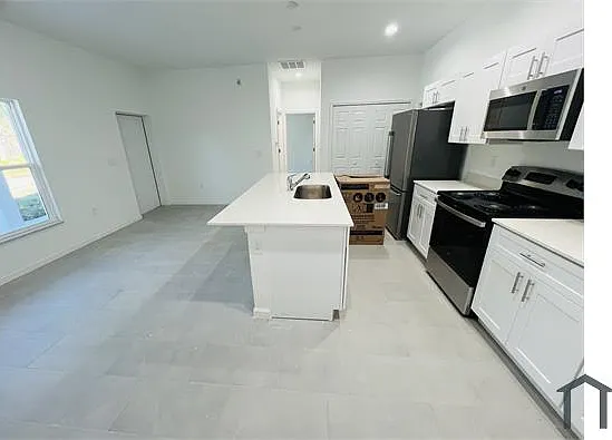 1114 Cellini St E — Photo 6