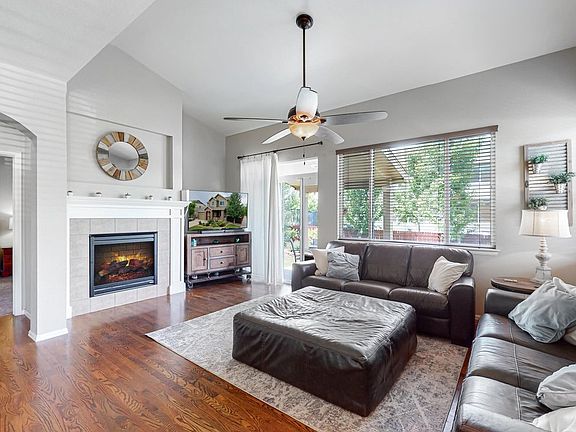 3rd image of 5543 Calgary St