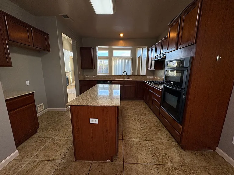 3310 N Tilden Ct — Photo 22
