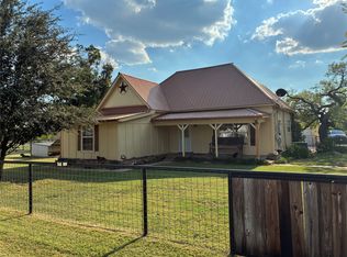 106 S Houston St, Millsap, TX 76066