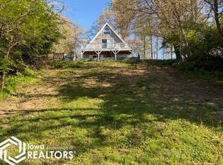 4082-4084 4086 Lakeshore Dr, Brooklyn, IA 52211