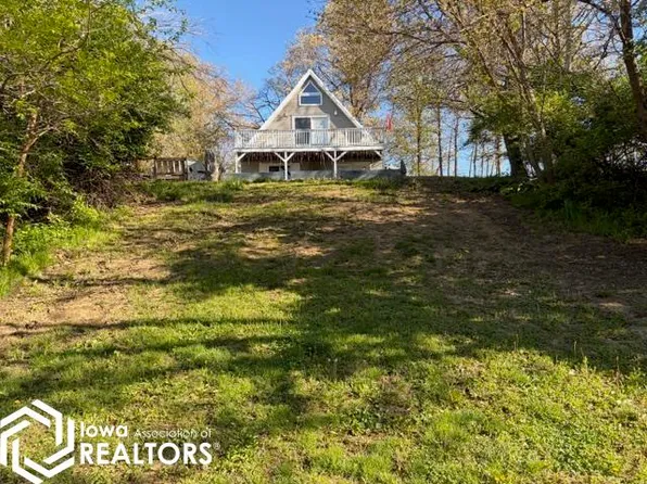 4082-4084 4086 Lakeshore Dr, Brooklyn, IA 52211