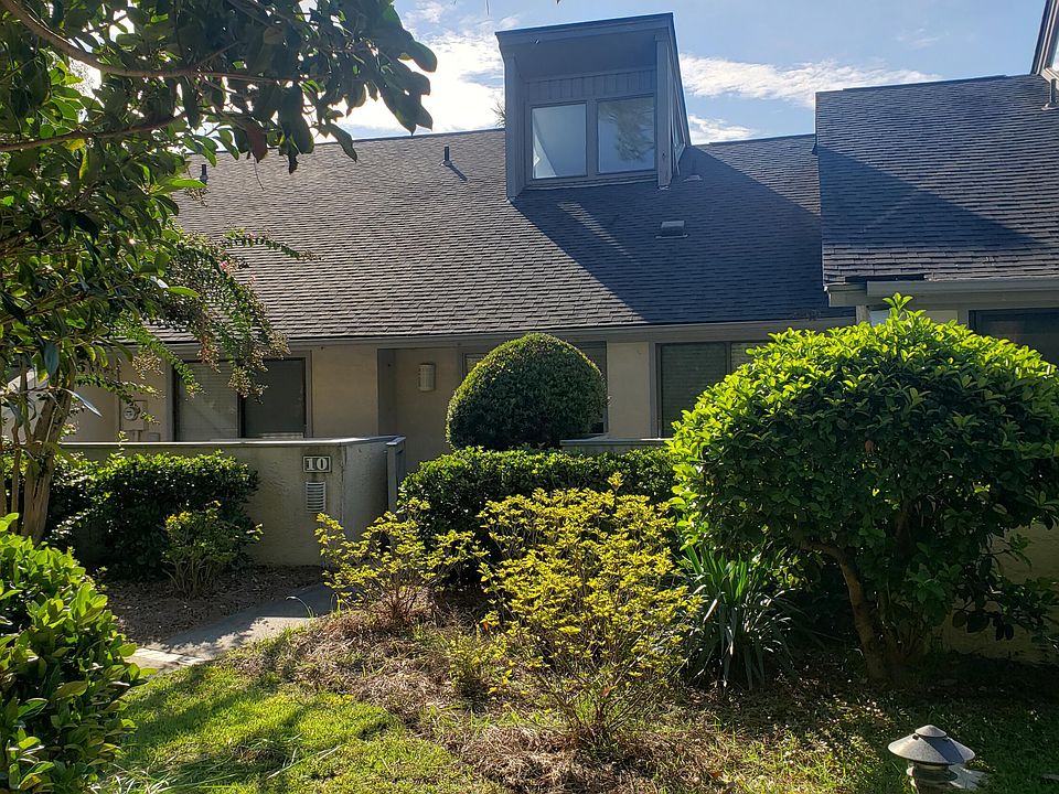 1st image of 10 Townhouse Manor