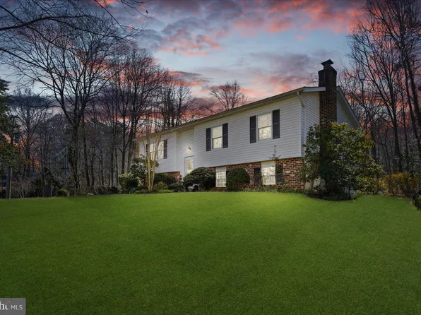 8993 Westchester Dr, Manassas, VA 20112