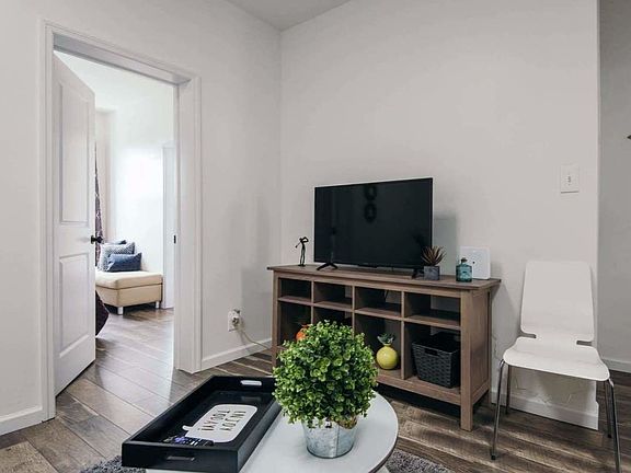 4th image of 51 Buffalo Ave #2