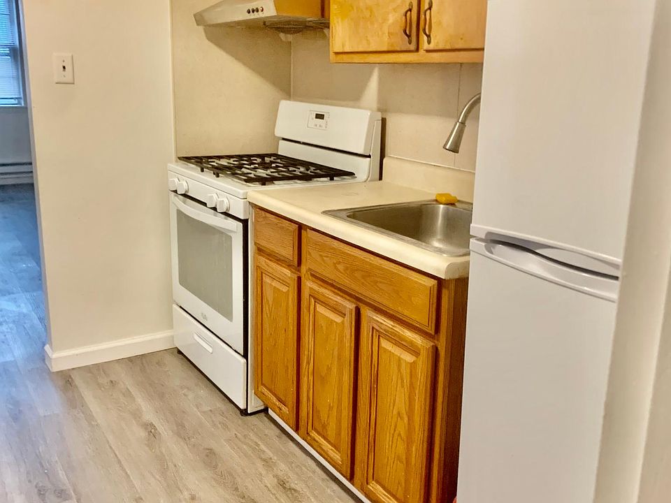 1st image of 520 Solly Ave Floor 1