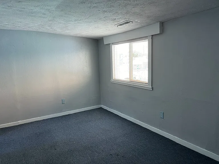 220 E Delaware St #B — Photo 8