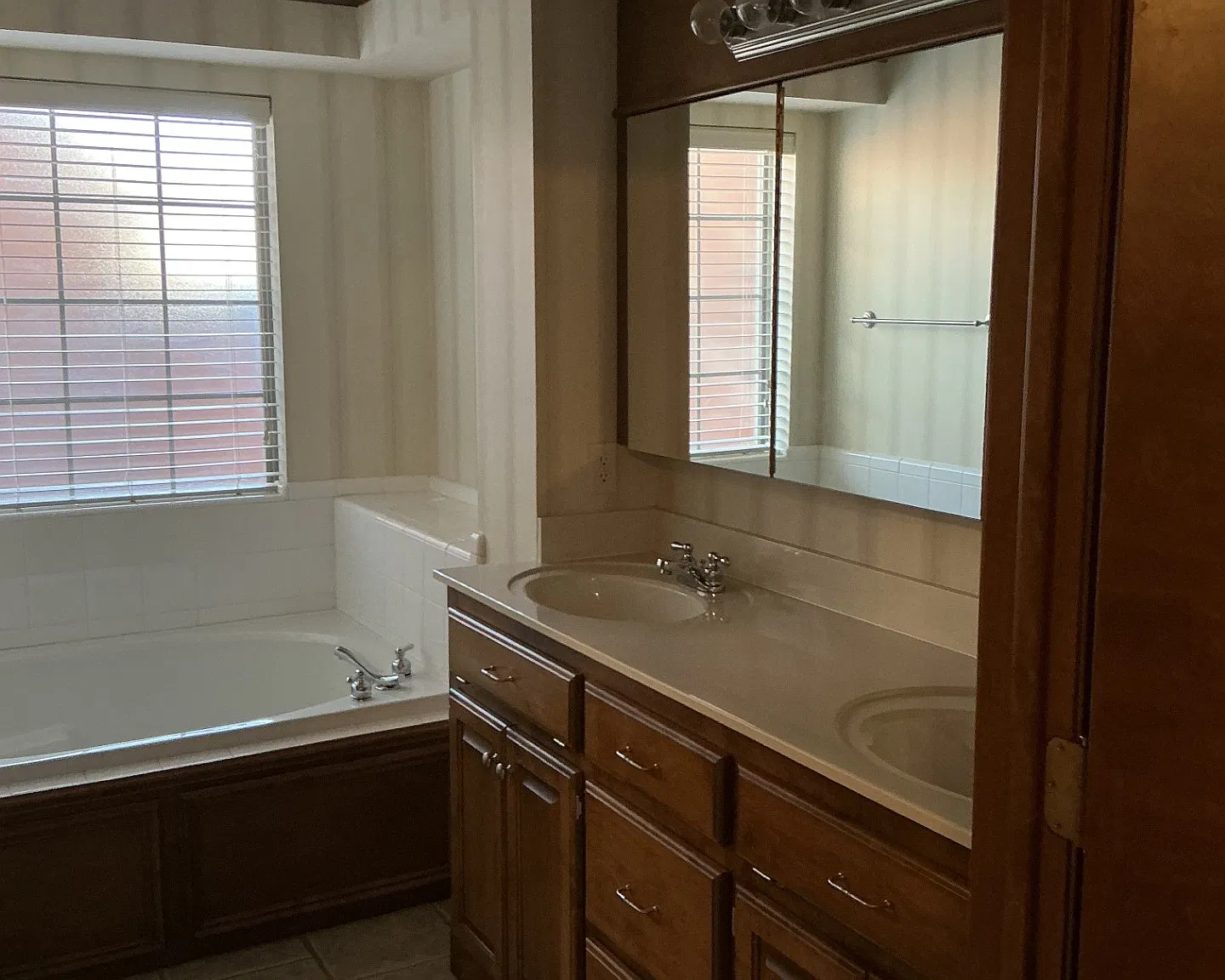 3 bed, 1700 sqft, $1,800 — Photo 4