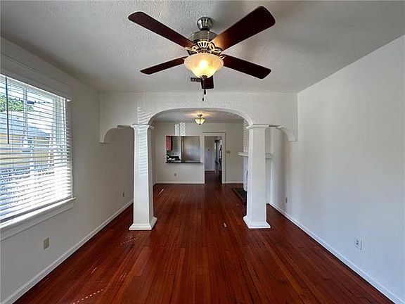 3rd image of 801 Greenwood St
