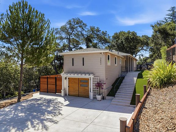 3rd image of 3803 Hamilton Way