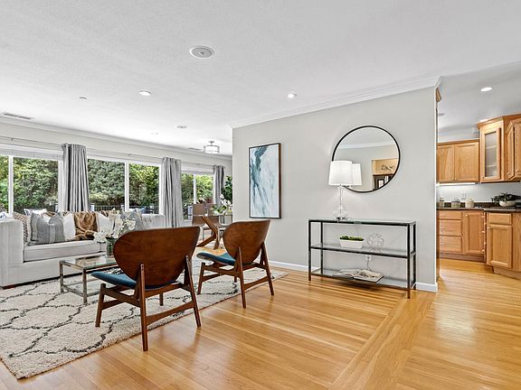 3rd image of 301 W Hillsdale Blvd