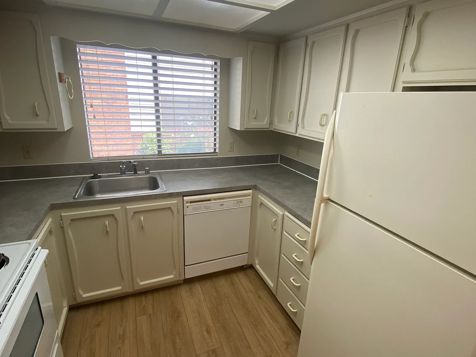 2 bed, 1075 sqft, $1,900 — Photo 3