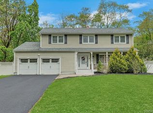 6 Mendolia Court, Pearl River, NY 10965