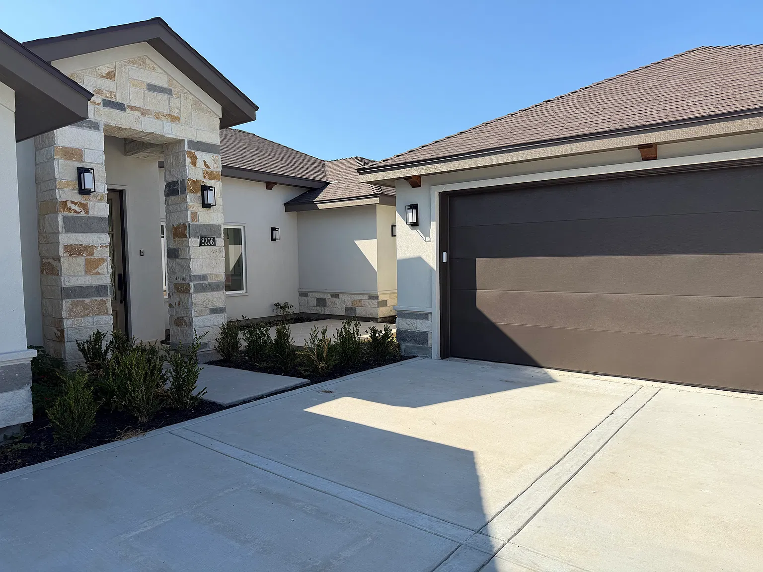 3 bed, 2.5 bath, 2795 sqft, $2,800 — Photo 1