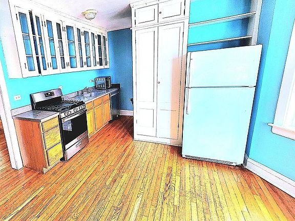 5th image of 425 Wisconsin Ave APT 2W