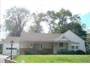 3 Hilltop Dr, New Windsor, NY 12553