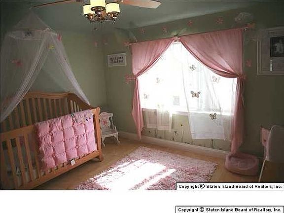 4th image of 17 Jennifer Ct