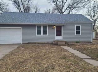805 W 10th Ave, Hutchinson, KS 67501